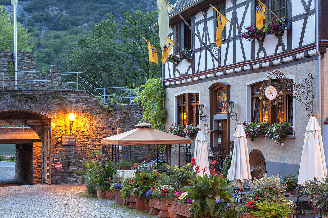 Wine taverne Weiler and marketplace in Oberwesel, Upper Middle Rhine Valley, Rheinland-Palatinate, Germany, Europe