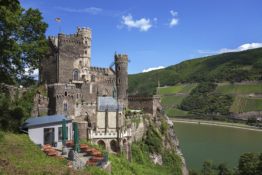 Burg Rheinstein Castle above the Rhine near  Trechtingshausen, Upper Middle Rhine Valley, Rheinland-Palatinate, Germany, Europe