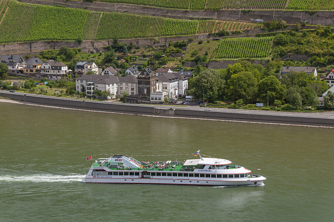 Excursion boat on the Rhine near Trechtingshausen, Upper Middle Rhine Valley, Rheinland-Palatinate, Germany, Europe