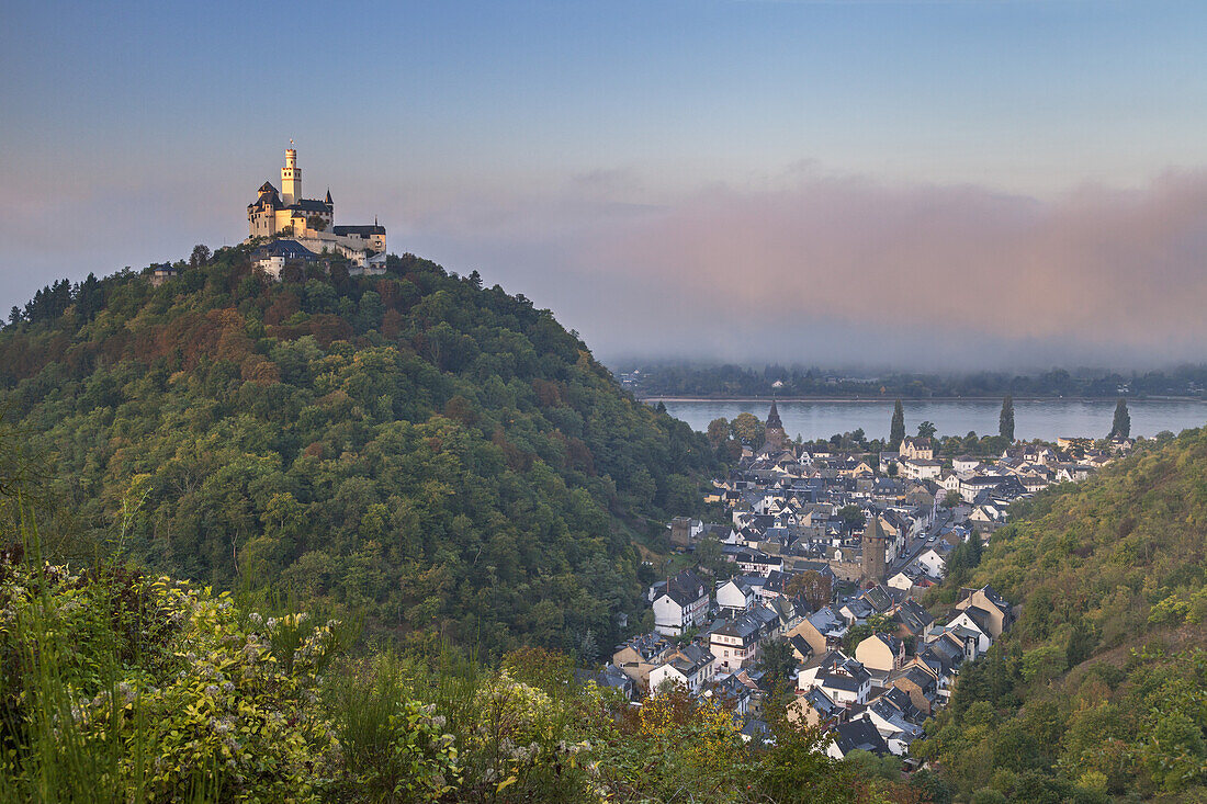 Marksburg oberhalb von  Braubach am Rhein, Oberes Mittelrheintal, Rheinland-Pfalz, Deutschland, Europa