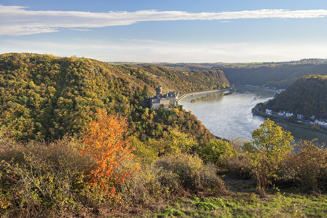 Blick auf Burg Katz am Rhein  oberhalb von St. Goarshausen, Oberes Mittelrheintal,  Rheinland-Pfalz, Deutschland, Europa