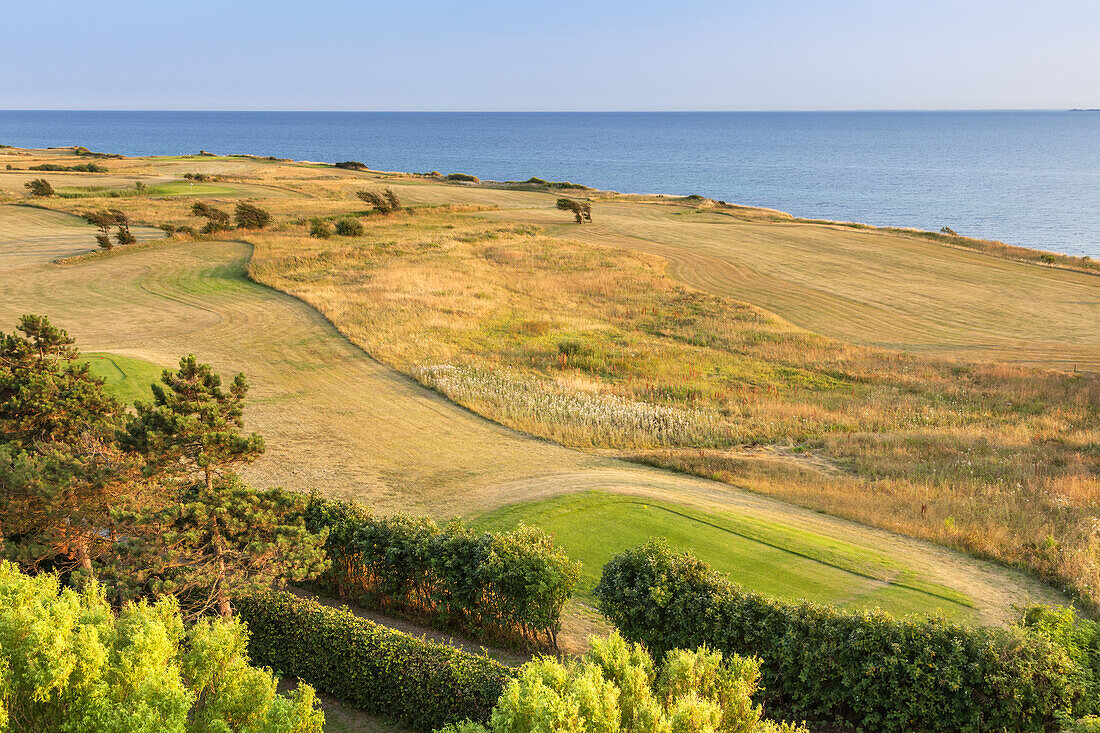 Golfplatz am Leuchtturm von Skjoldnæs, Insel Ærø, Schärengarten von Fünen, Dänische Südsee, Süddänemark, Dänemark, Nordeuropa, Europa