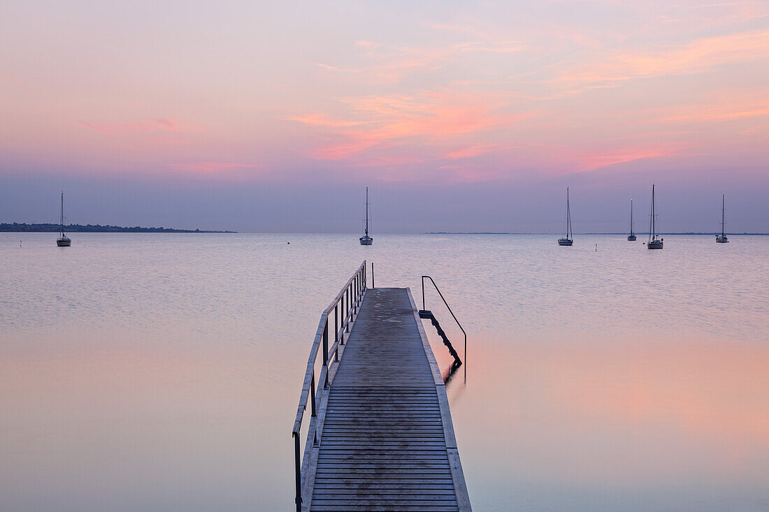 Steg an der Ostsee auf der Insel Ærø, Schärengarten von Fünen, Dänische Südsee, Süddänemark, Dänemark, Nordeuropa, Europa