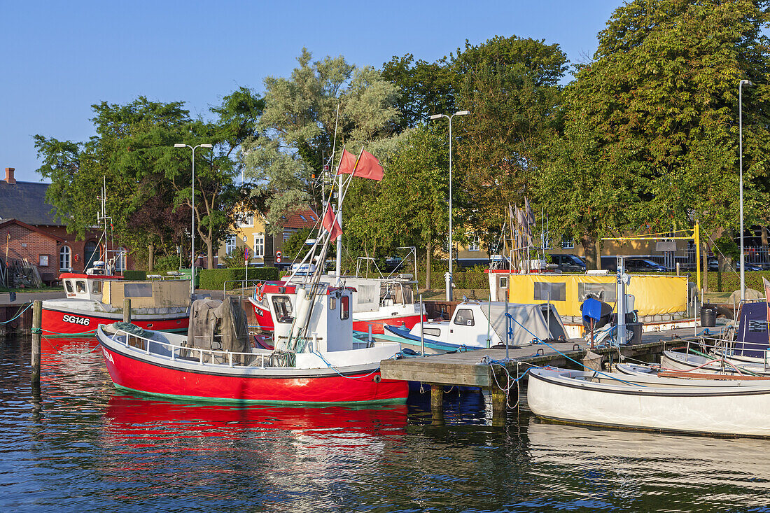 Boote im Hafen von Marstal, Insel Ærø, Schärengarten von Fünen, Dänische Südsee, Süddänemark, Dänemark, Nordeuropa, Europa