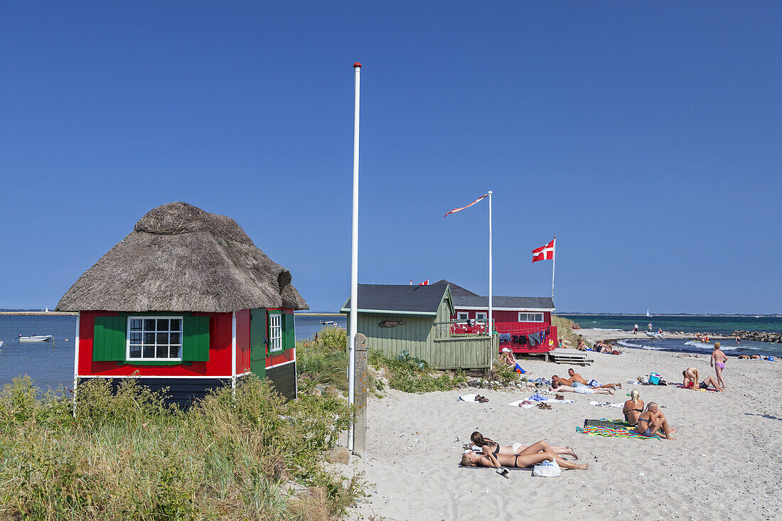 Strandhäuser am Strand Erikshale auf der Insel Ærø, Marstal, Schärengarten von Fünen, Dänische Südsee, Süddänemark, Dänemark, Nordeuropa, Europa