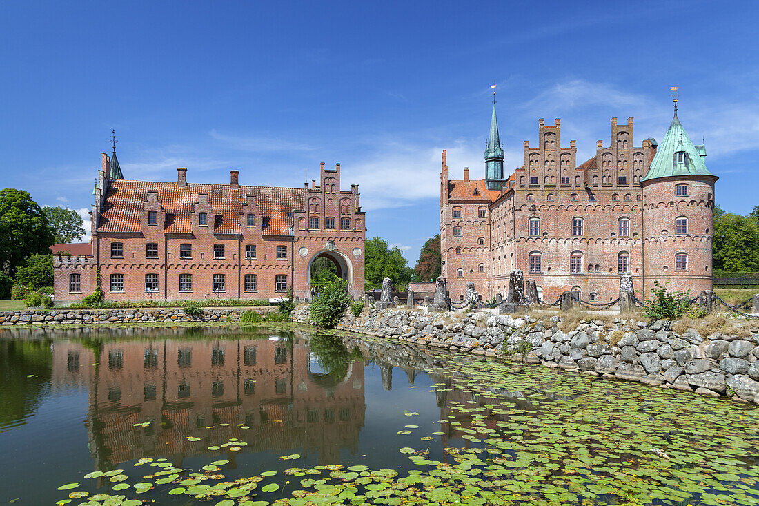 Renaissance-Schloss Egeskov auf der Insel Fünen, Dänische Südsee, Süddänemark, Dänemark, Nordeuropa, Europa