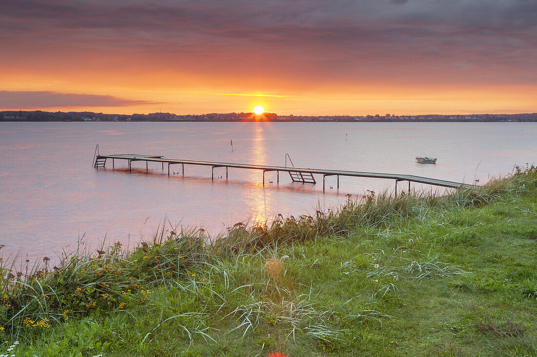 Sonnenuntergang über der Ostsee, Middelfart, Insel Fünen, Dänische Südsee, Süddänemark, Dänemark, Nordeuropa, Europa