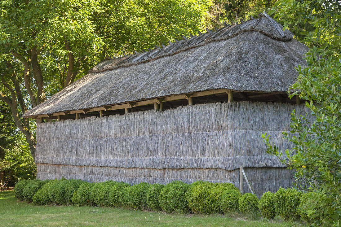 Tabakscheune  im Schlossgarten von Schloss Tranekær auf  Insel Langeland, Dänische Südsee, Süddänemark, Dänemark, Nordeuropa, Europa