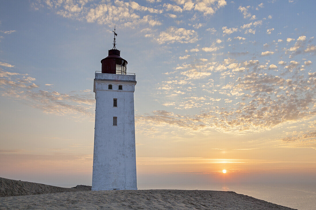 Lighthouse Rubjerg Knude with sunset, dunes of Rubjerg Knude between Lønstrup and Løkken, Northern Jutland, Jutland, Cimbrian Peninsula, Scandinavia, Denmark, Northern Europe