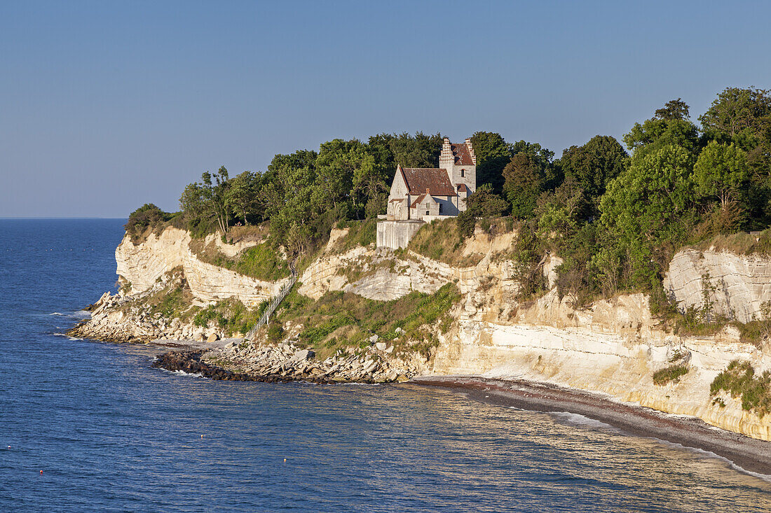 Old church of Højerup on the cliffs of Stevns Klint, Store Heddinge, Stevns Peninsula, Island of Zealand, Scandinavia, Denmark, Northern Europe