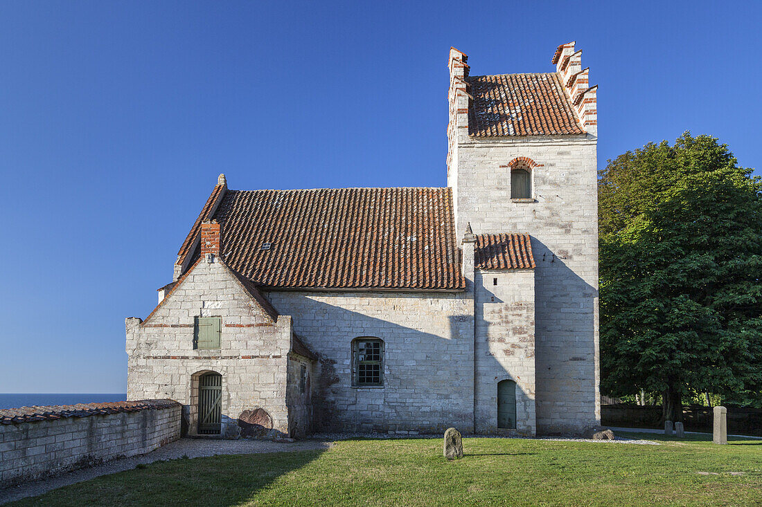 Old church of Højerup on the cliffs of Stevns Klint, Store Heddinge, Stevns Peninsula, Island of Zealand, Scandinavia, Denmark, Northern Europe