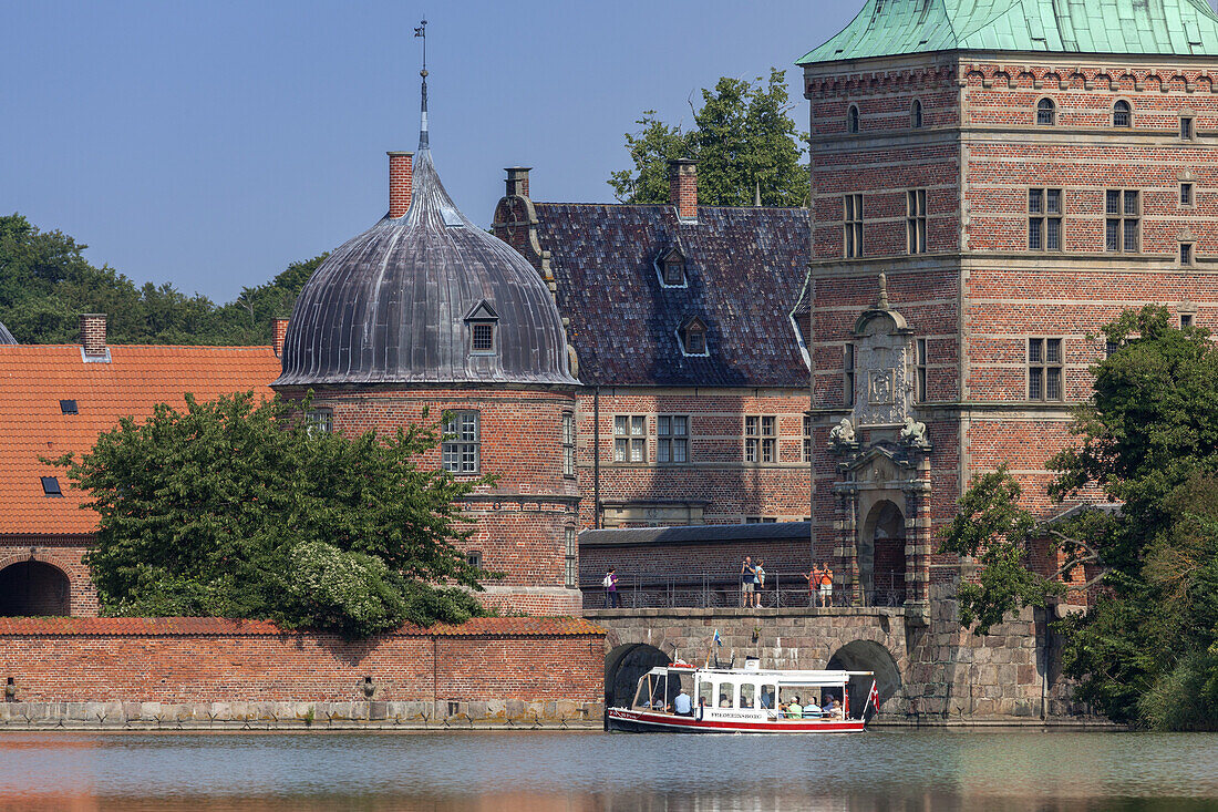 Sightseeing on a boat tour in front of castle Fredriksborg Slot in Hillerød, Island of Zealand, Scandinavia, Denmark, Northern Europe