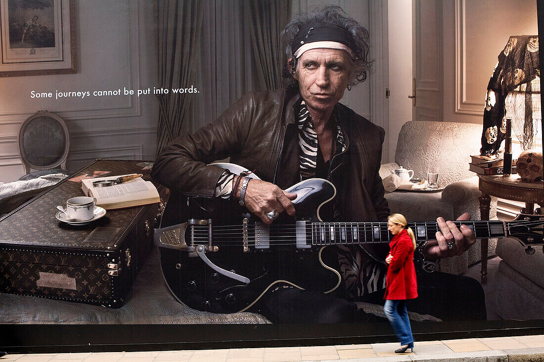 United Kingdom, London, Mayfair, pedestrian in front of a publicity for Louis Vuitton with Keith Richards (guitarist of the Rolling Stones)