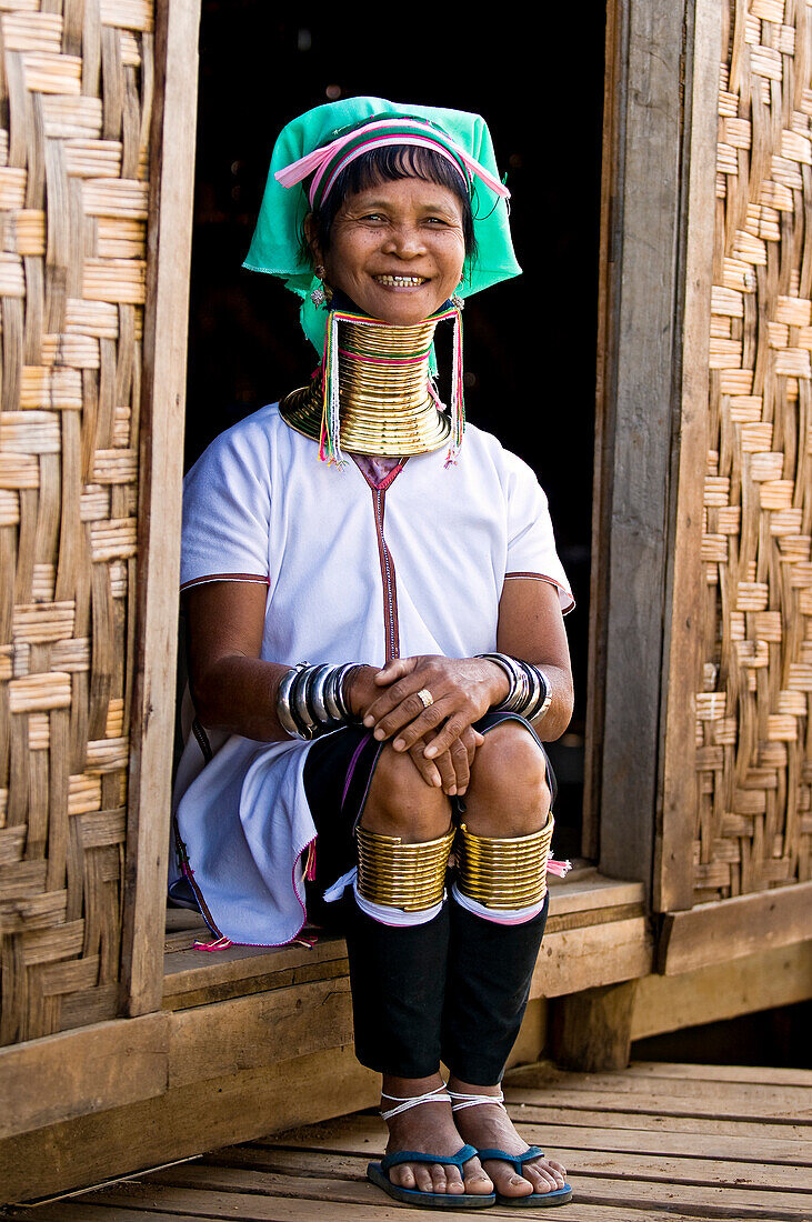 Myanmar (Burma), Shan State, Inle Lake, village of Ywama, workshop Thitsar Hinn, Moekran from the Padaung tribe came to Ywama to earn a living by weaving traditional fabrics Padaung