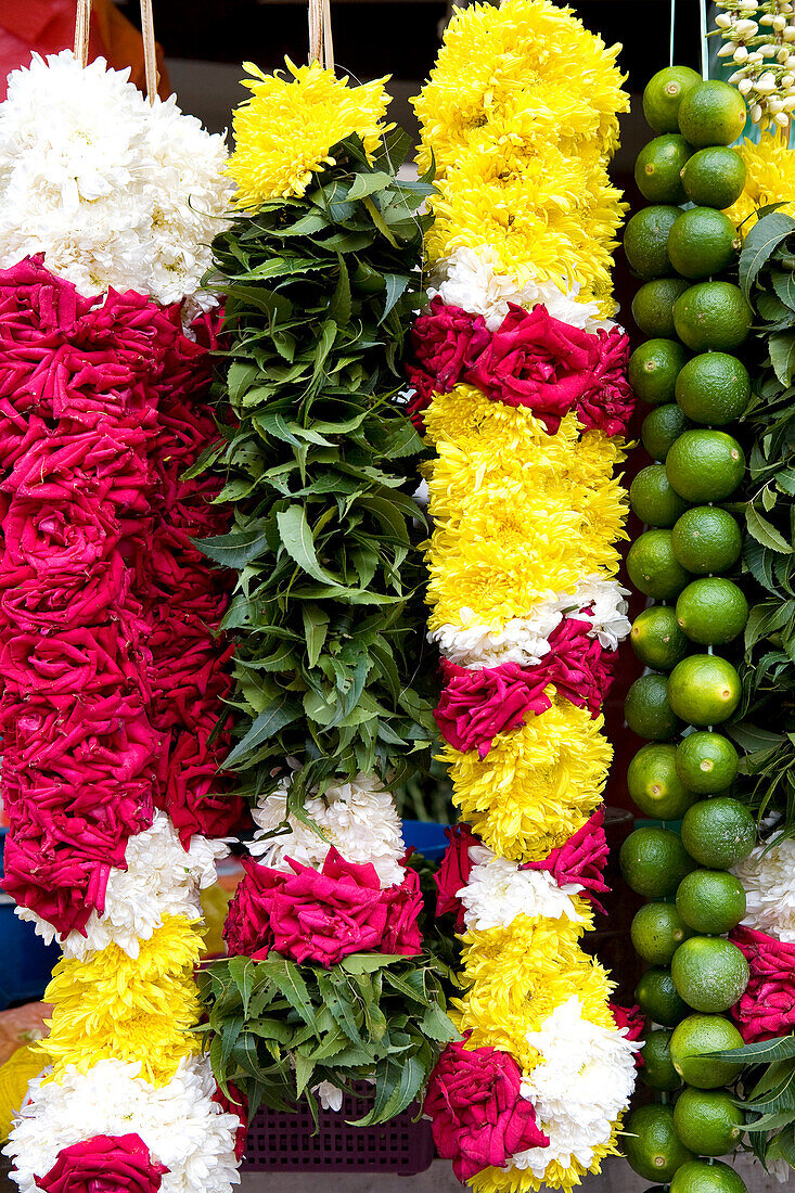 Malaysia, Kuala Lumpur, Little India District, flower sellers in front of Sri Maha Mariamman Temple