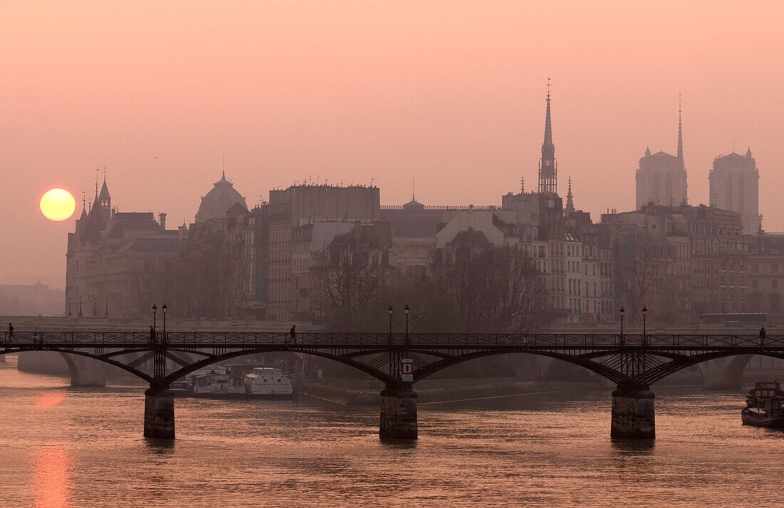 France, Paris, area listed as World Heritage by UNESCO, Ile de la Cite, pont des Arts (Arts bridge)