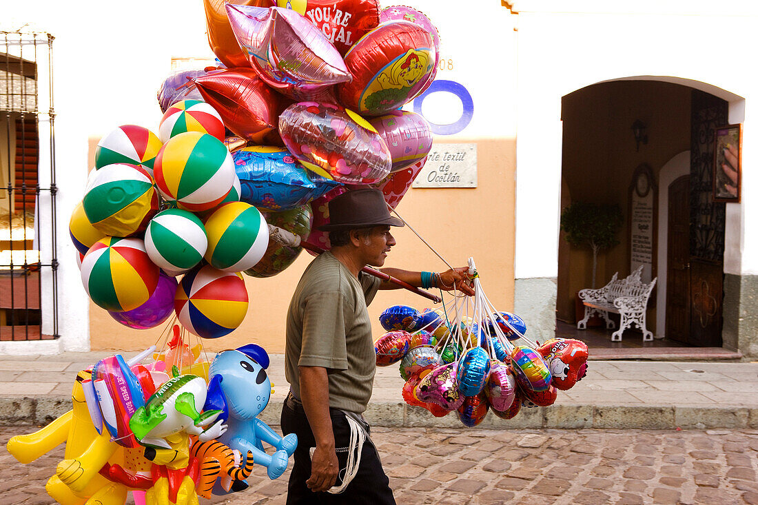 Mexico, Oaxaca State, Oaxaca City, historical colonial centre listed as World Heritage by UNESCO, balloon salesman