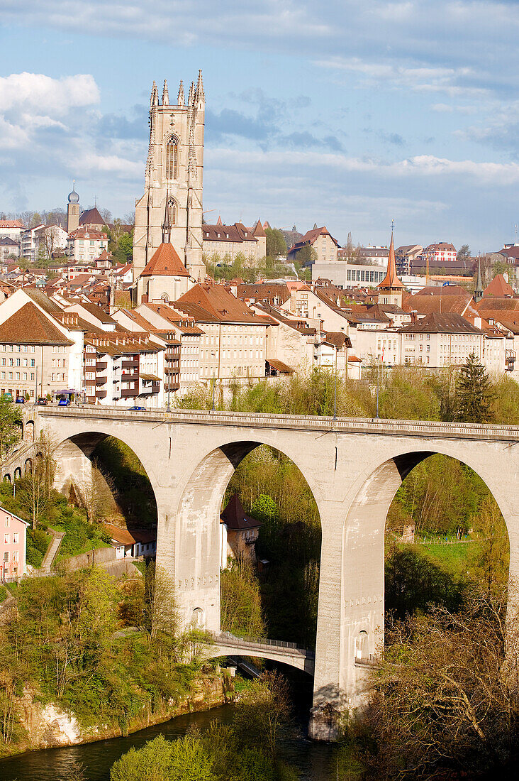Switzerland, Canton of Fribourg, Fribourg, Saint Nicolas Cathedral and Zaehringen Bridge