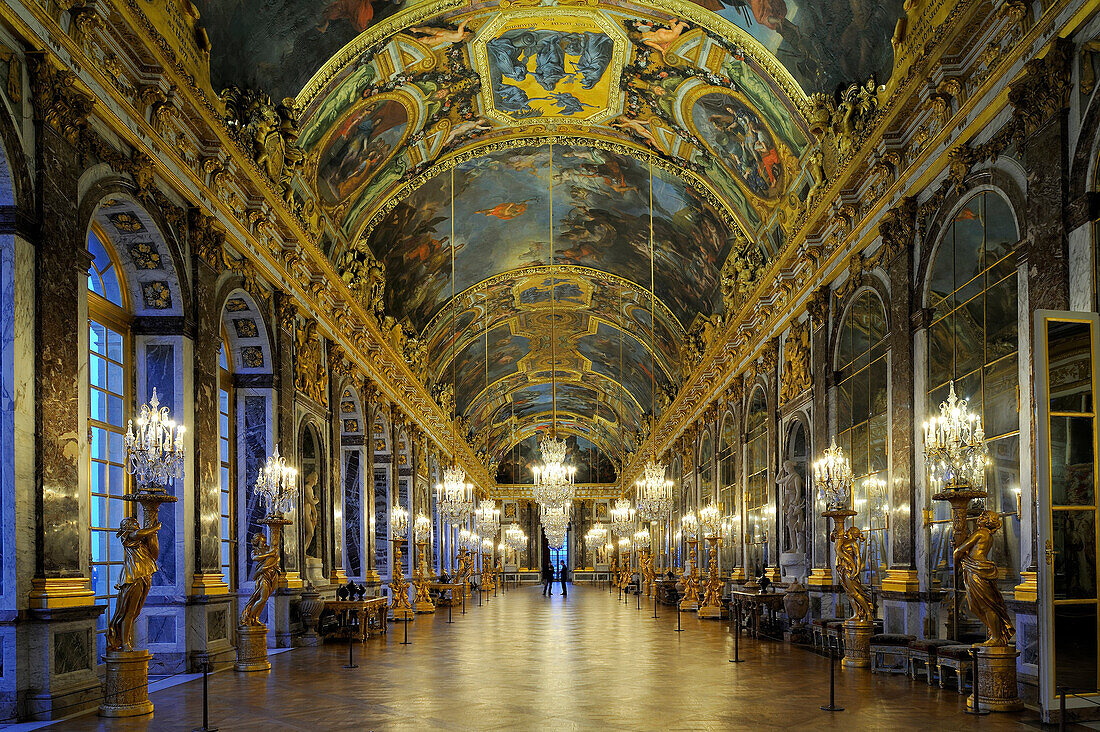 France, Yvelines, Chateau de Versailles, listed as World Heritage by UNESCO, Galerie des Glaces (Hall of Mirrors), length 73m and width 10,50m, with 17 windows and 357 mirrors, architect Jules Hardouin Mansart (1678-1684)