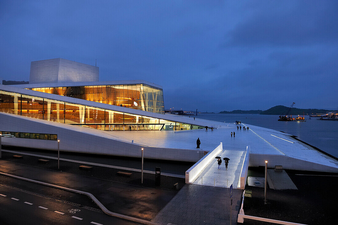 Norway, Oslo, docks district of Bjorvika, the new opera house by Snohetta architects