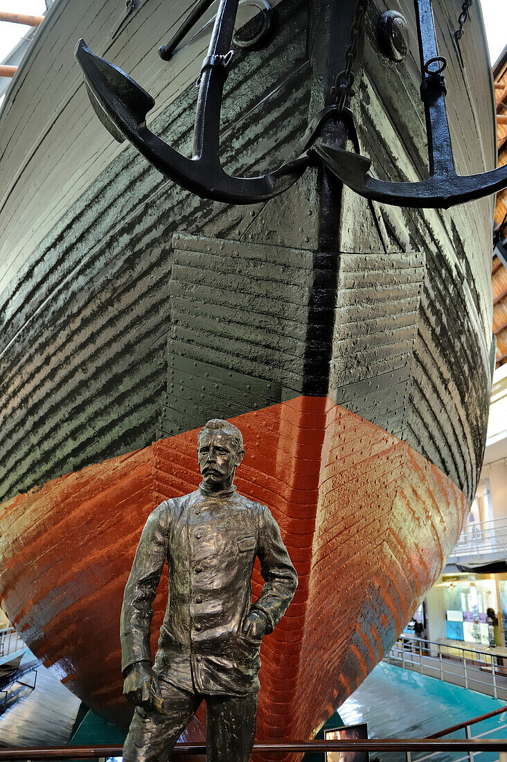 Norway, Oslo, Bygdoy Peninsula, Frammuseet (Fram Polar Ship Museum) of Fridtjof Nansen explorer, here his statue