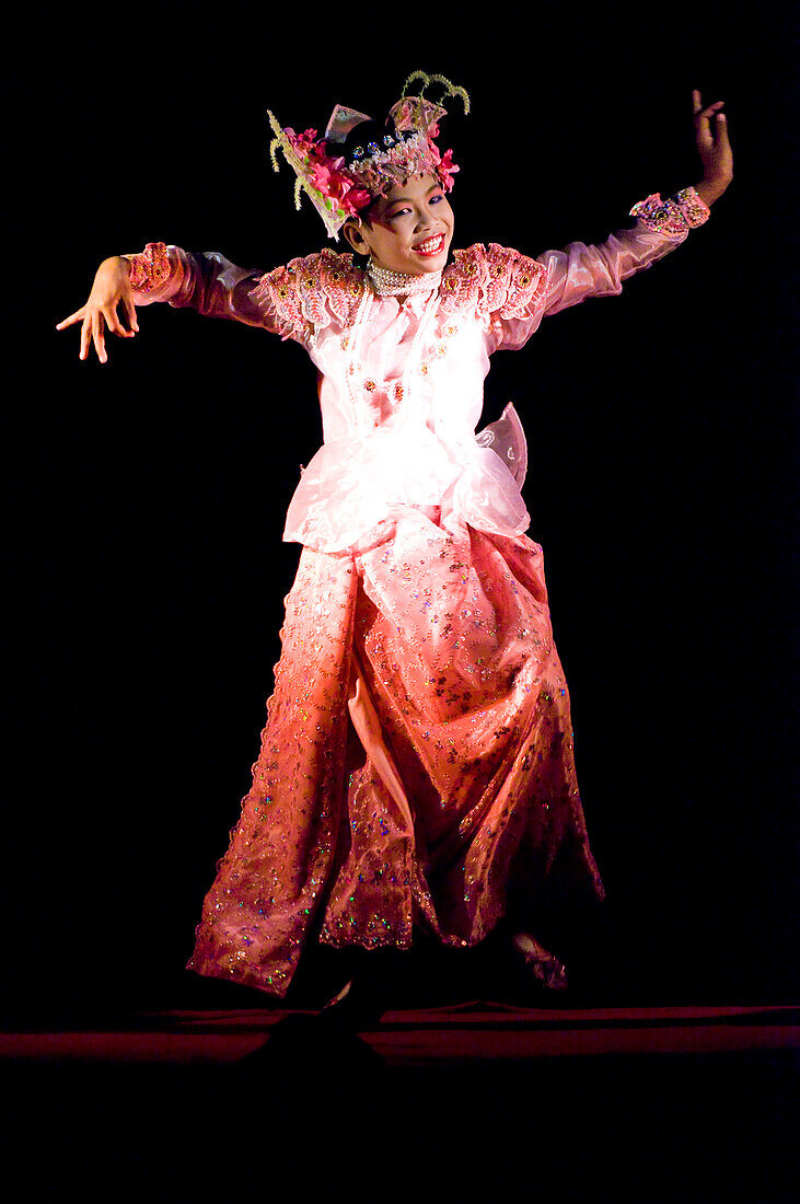 Myanmar (Burma), Mandalay Division, Mandalay, Mandalay puppets, the young dancer Myint Kyaw Soe