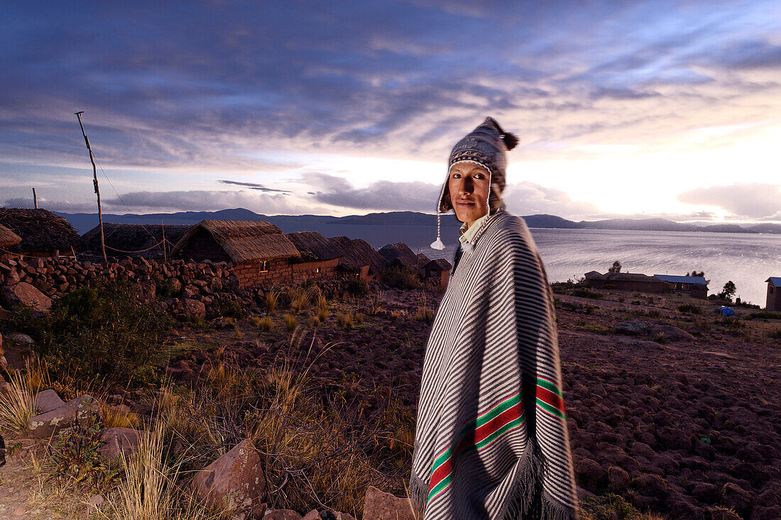 Peru, Puno Province, Titicaca lake, Llachon, 4000 m of altitude, the nights are fresh and and the poncho made of alpaga is useful