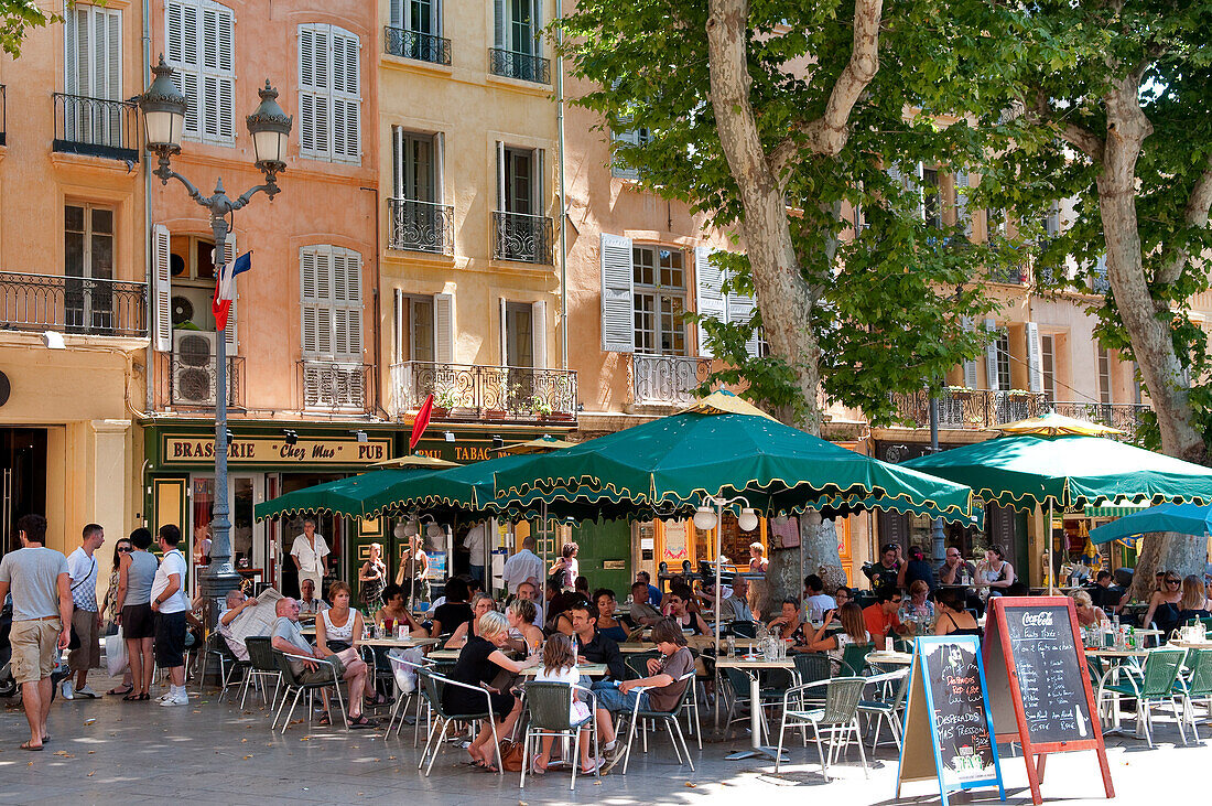 France, Bouches du Rhone, Aix en Provence, the Place de l'Hotel de Ville