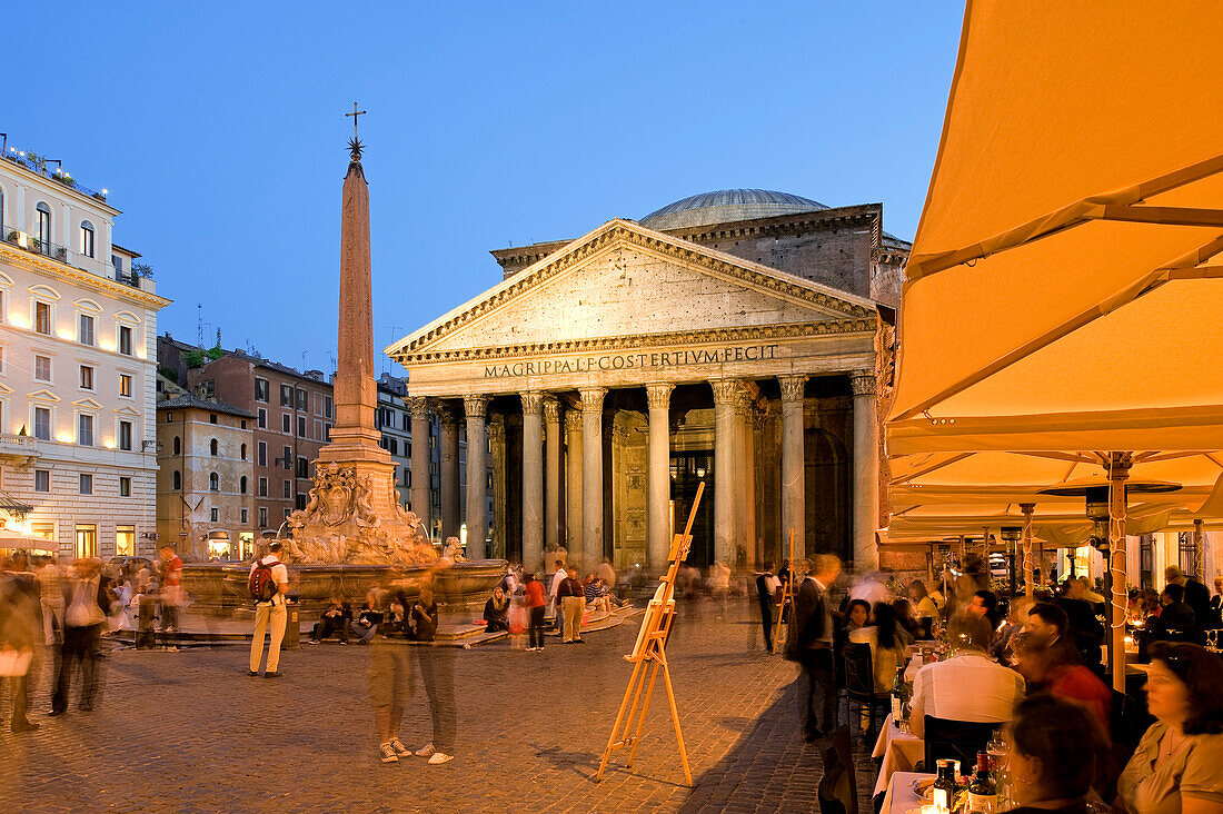 Italy, Lazio, Rome, historical centre listed as World Heritage by UNESCO, Piazza della Rotonda and the Pantheon