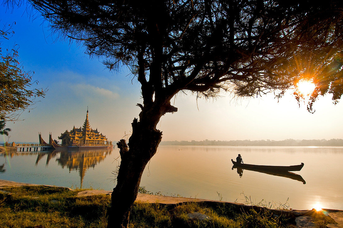 Myanmar (Burma), Mandalay Division, Mandalay, lake Kan daw Gwi, dugout canoe in front of restaurant pagoda Pyi Gimom