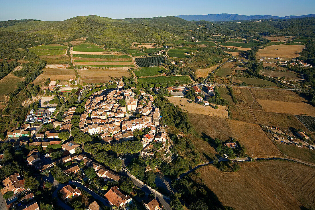 France, Vaucluse, Luberon, Aigues Valley, Beaumont de Pertuis (aerial view)