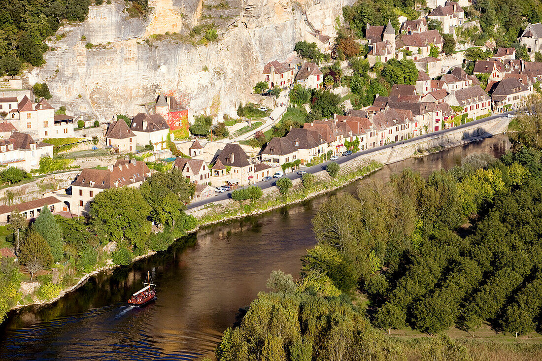 France, Dordogne, Perigord Noir, Dordogne Valley, La Roque Gageac, labelled Les Plus Beaux Villages de France (The Most Beautiful Villages of France)