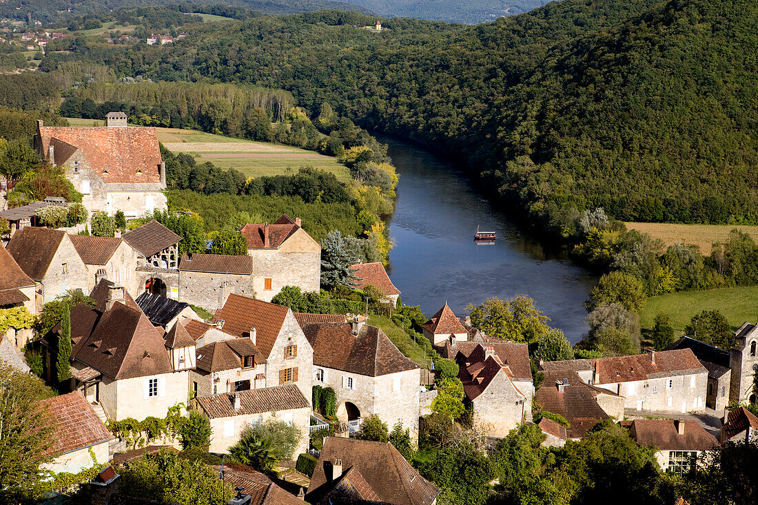France, Dordogne, Perigord Noir, Dordogne Valley, Castelnaud la Chapelle, labelled Les Plus Beaux Villages de France (The Most Beautiful Villages of France)