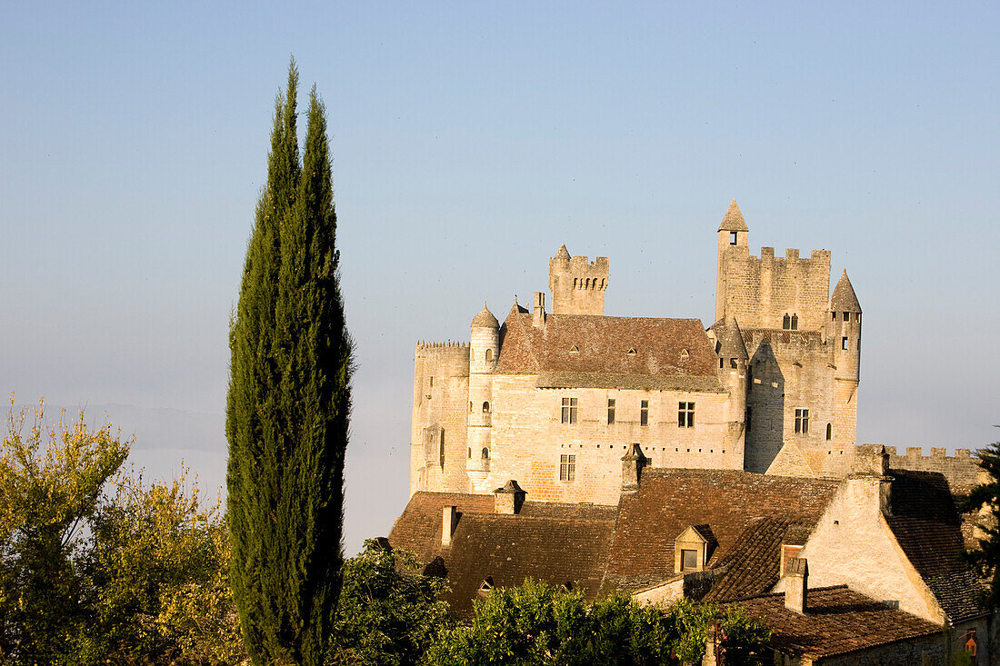 France, Dordogne, Perigord Noir, Beynac et Cazenac, labelled Les Plus Beaux Villages de France (The Most Beautiful Villages of France), castle on rock spur above the Dordogne Valley