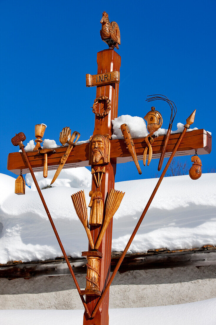 France, Savoie, Maurienne Valley, Parc National de la Vanoise, Bessans, Le Villaron hamlet, cross of the 15th century St Colomban Chapel