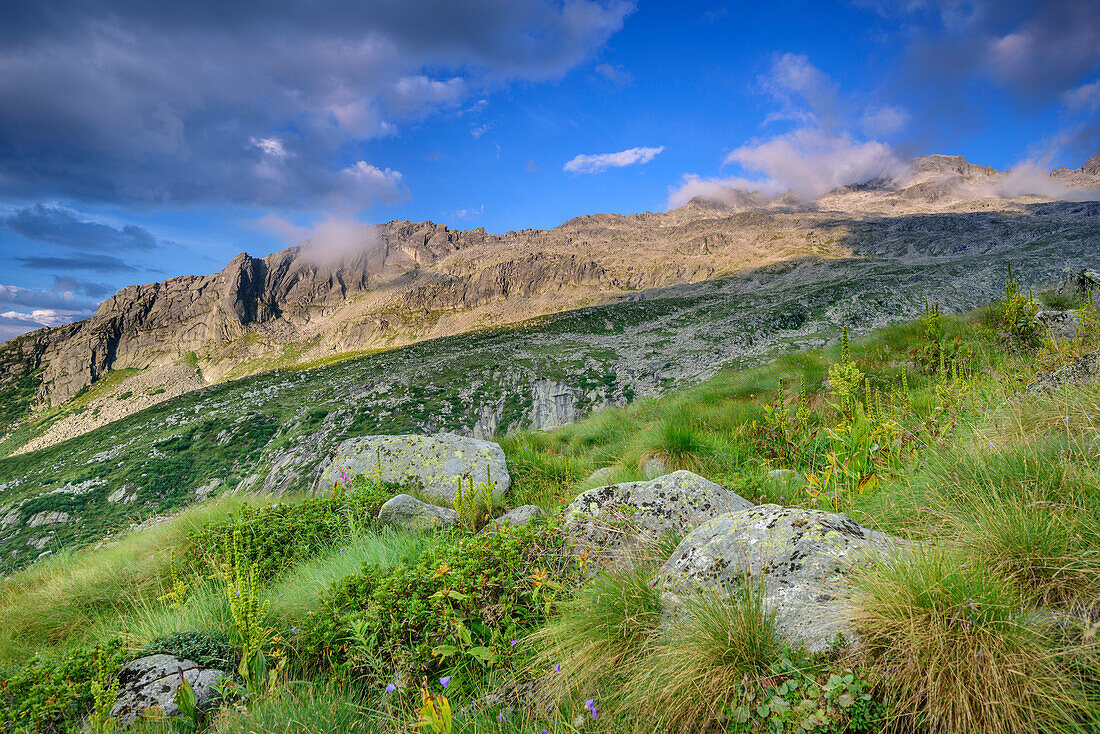 Kar über dem Val Genova, am Bivacco Roberti, Val Genova, Adamello-Presanella-Gruppe, Trentino, Italien