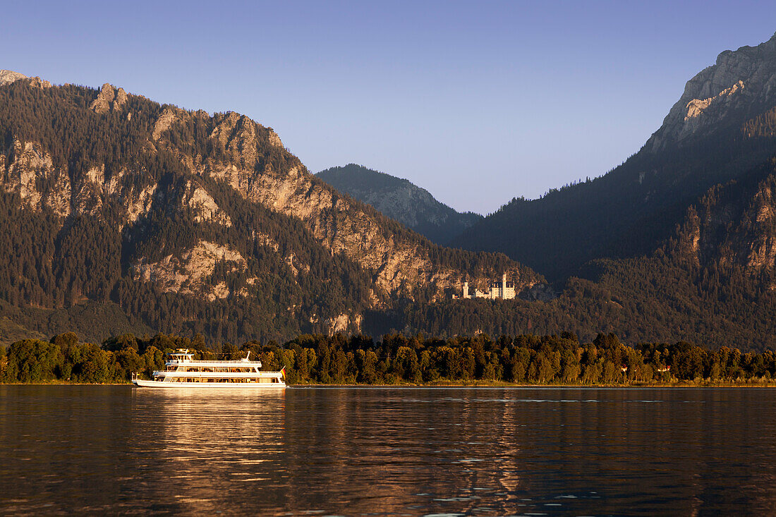 Excursion ship on lake Forggensee, view to Neuschwanstein castle, Hohenschwangau castle and Saeuling, Allgaeu Alps, Allgaeu, Bavaria, Germany