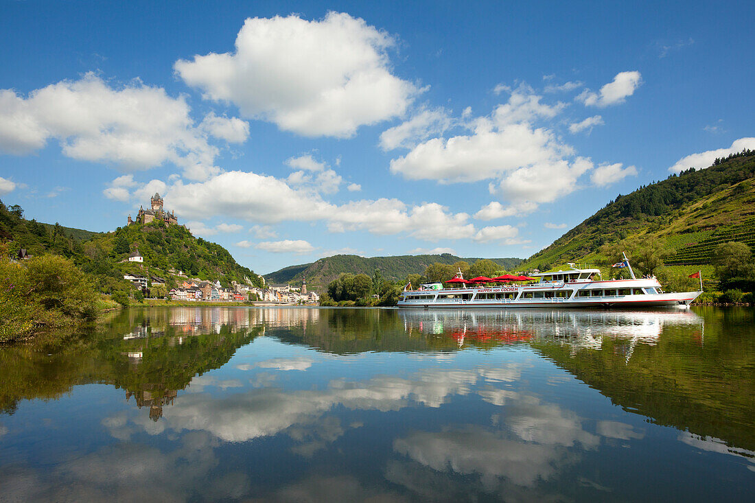 Excursion ship on the river Mosel, Cochem, Mosel, Rhineland-Palatinate, Germany