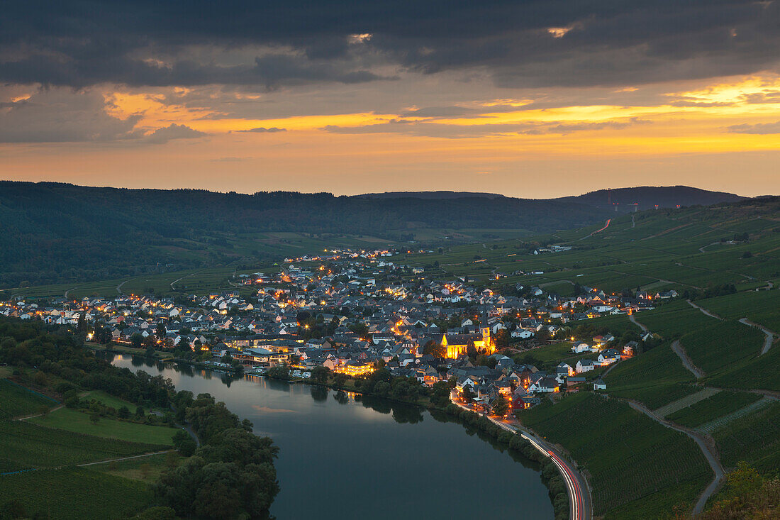 Kröv im Abendlicht, Mosel, Rheinland-Pfalz, Deutschland