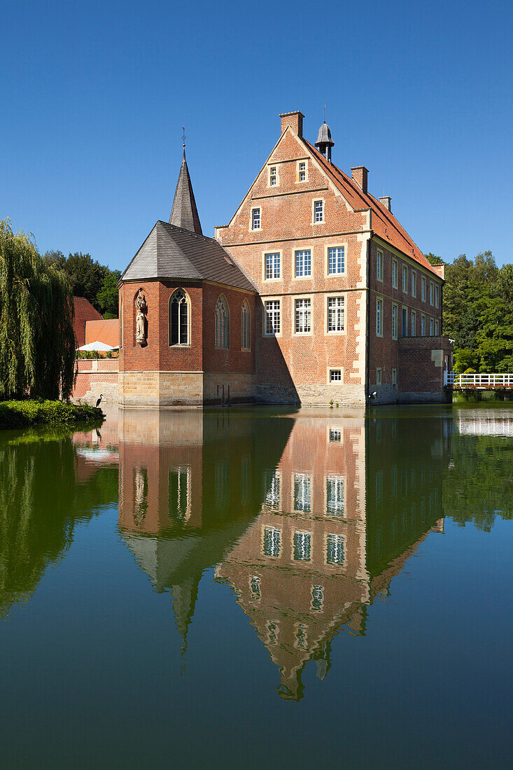 Huelshoff moated castle, near Havixbeck, Muensterland, North-Rhine Westphalia, Germany