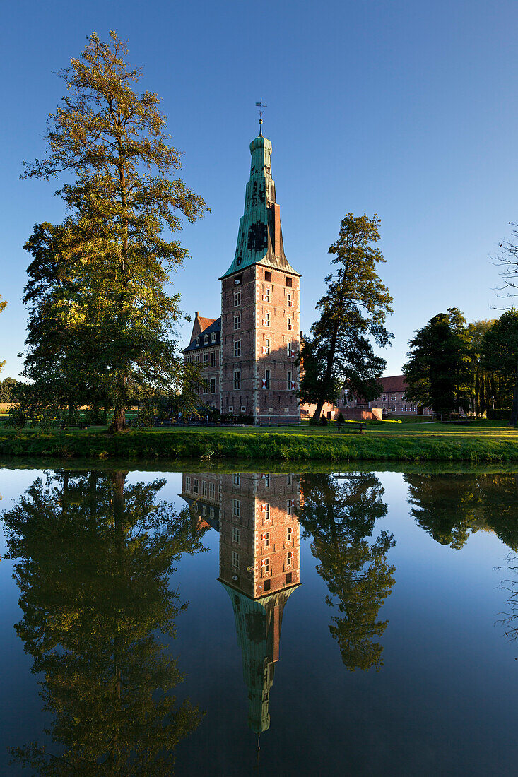 Raesfeld moated castle, Muensterland, North-Rhine Westphalia, Germany