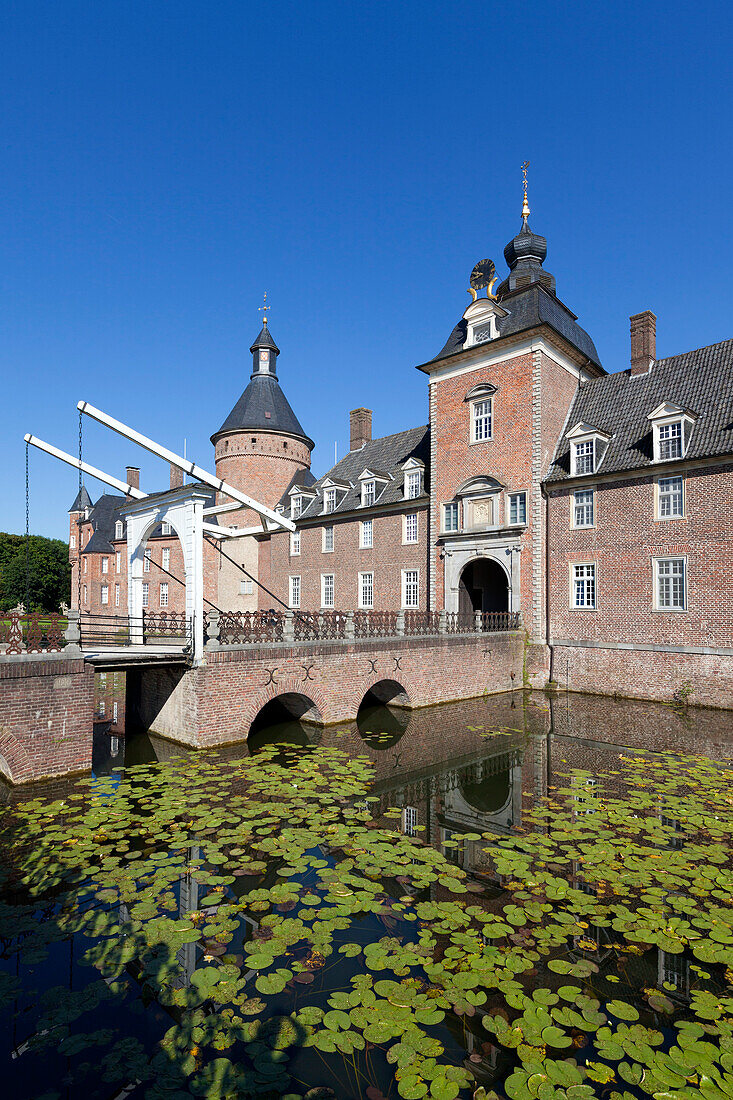 Wasserschloss Burg Anholt, bei Isselburg, Münsterland, Nordrhein-Westfalen, Deutschland