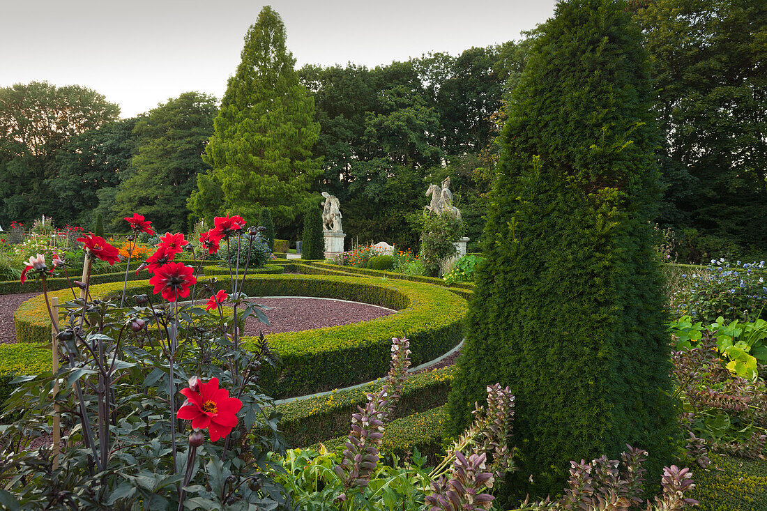 Park, Wasserschloss Burg Anholt, bei Isselburg, Münsterland, Nordrhein-Westfalen, Deutschland