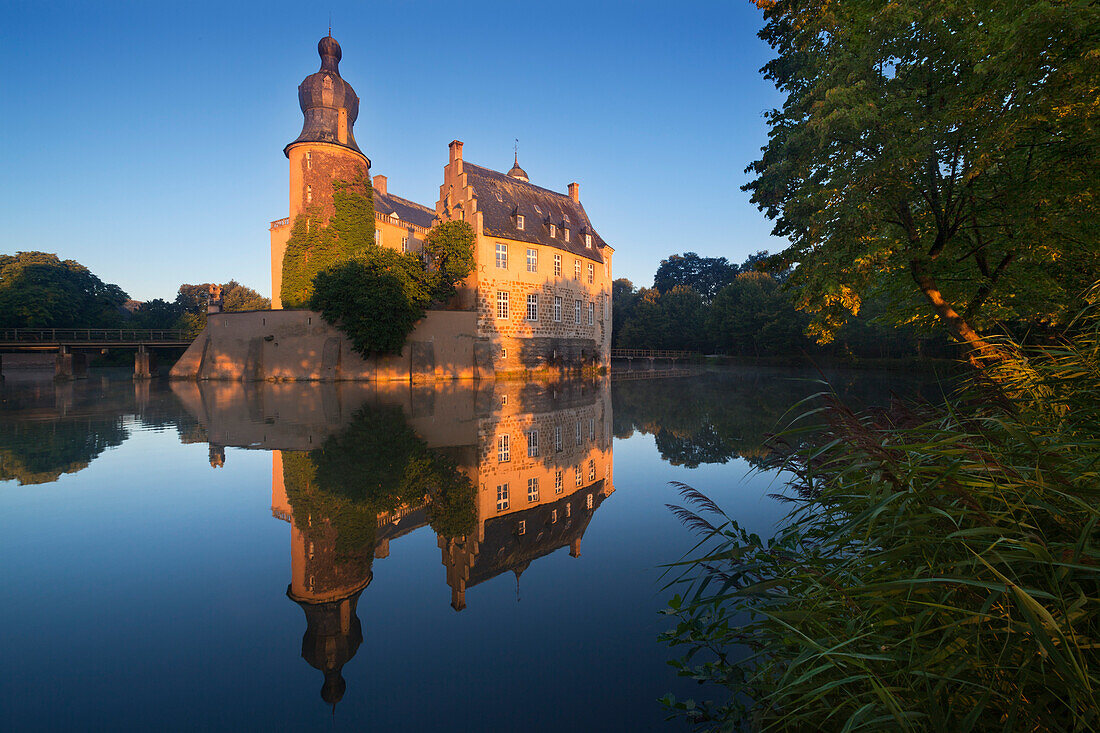 Gemen moated castle, Borken, Muensterland, North-Rhine Westphalia, Germany