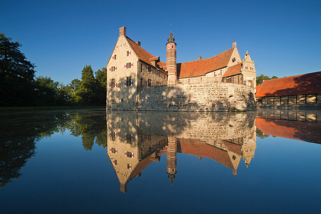 Wasserschloss Burg Vischering, bei Lüdinghausen, Münsterland, Nordrhein-Westfalen, Deutschland