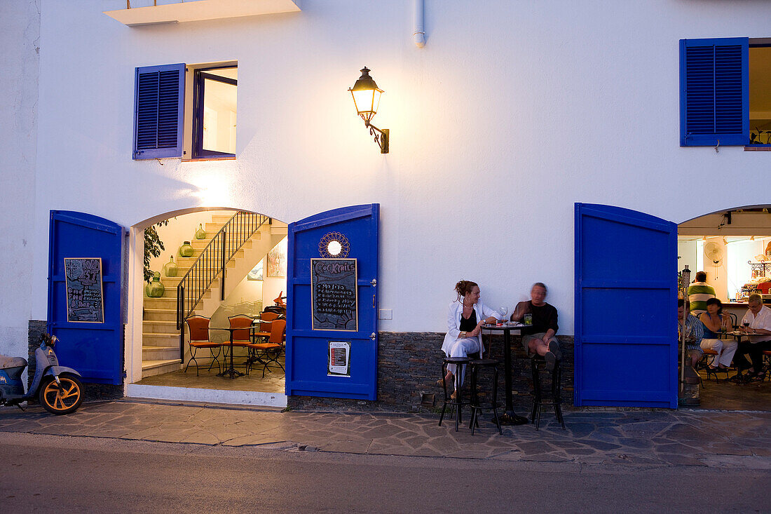 Spain, Catalonia, Costa Brava, Cadaques, restaurant bar of the harbour