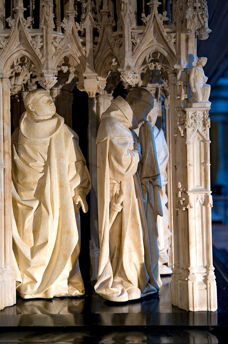 France, Cote d'Or, Dijon, Palais des Ducs, tomb of John without Fear and Marguerite of Bavaria (detail crying arches of alabaster)