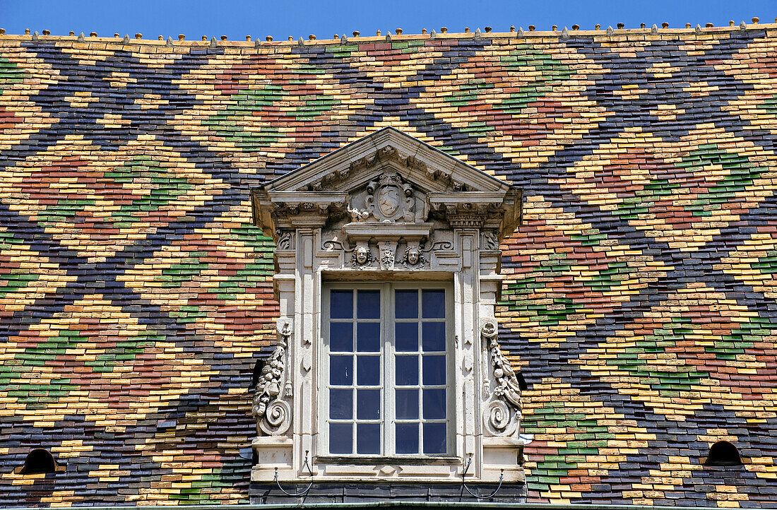 Frankreich, Côte d'Or, Dijon, glasierte Ziegeldach des les Halles