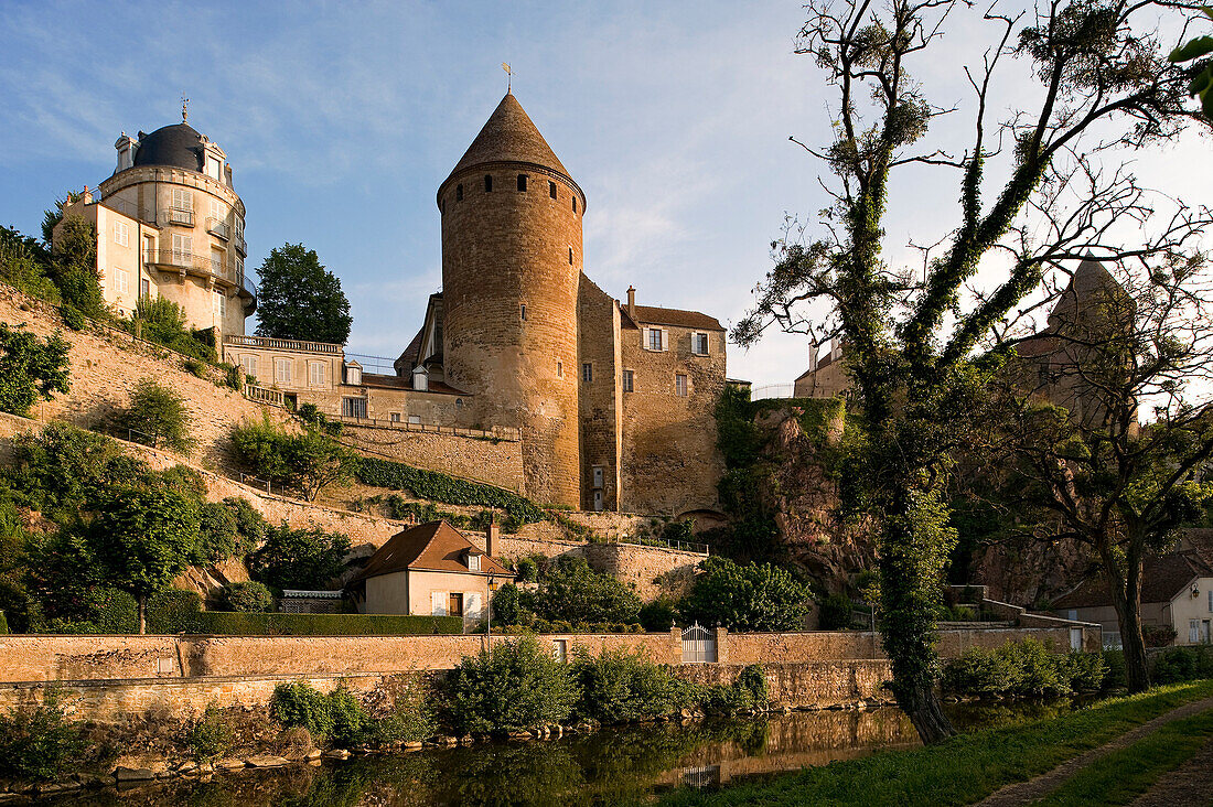 Frankreich, Côte d'Or, Semur en Auxois, Margot Turm mit Blick auf Armancon Fluss Banken und