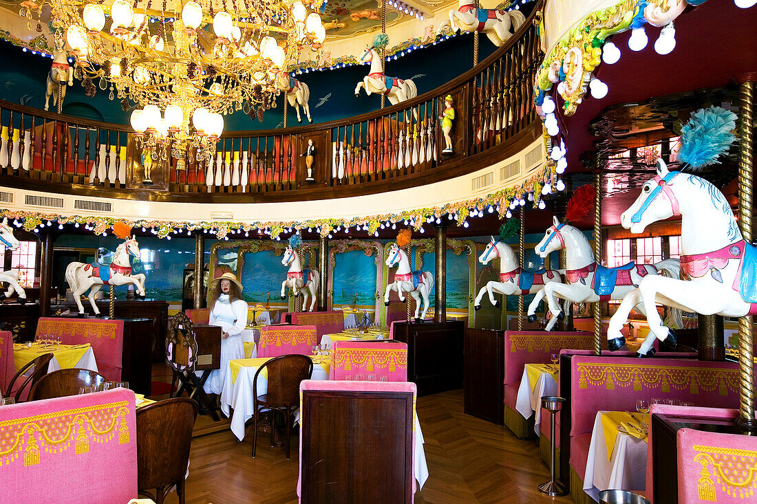 France, Alpes Maritimes, Nice, Negresco Hotel on the Promenade des Anglais, La Rotonde Restaurant
